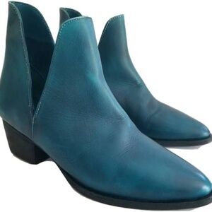 Free People - Charm Double V Ankle Boot - Ink